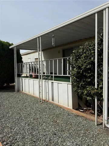 Side porch area