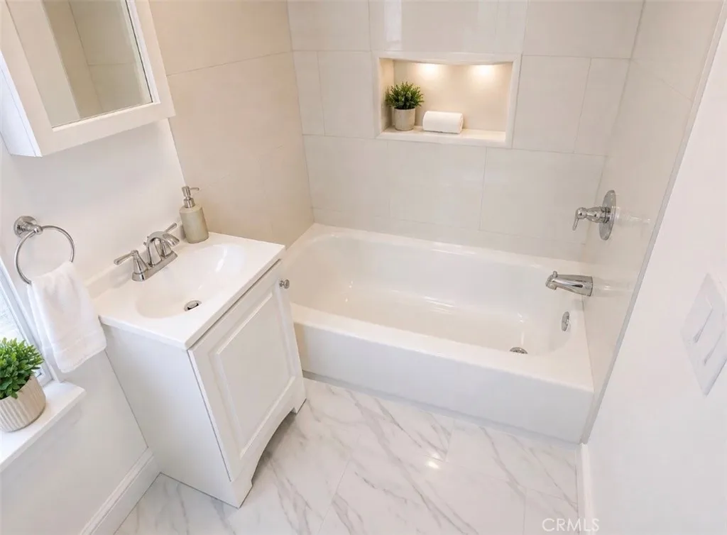 4215 S Budlong, Los Angeles, California 90037 — photo 5