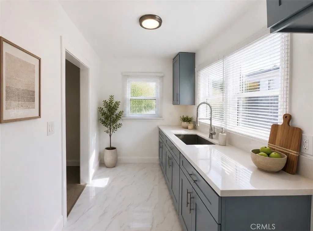 4215 S Budlong, Los Angeles, California 90037 — photo 4