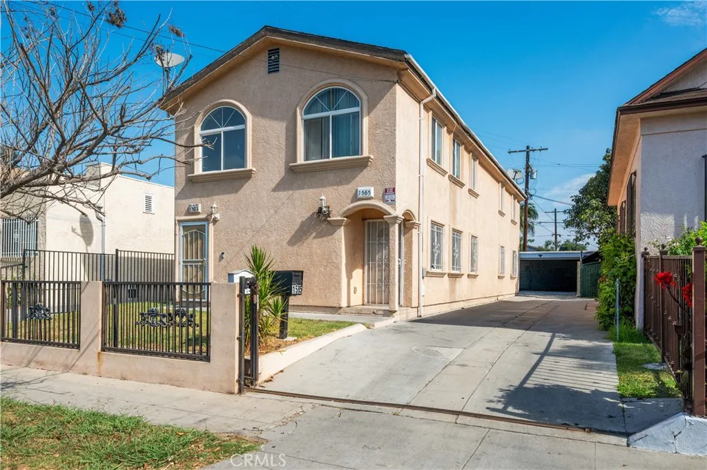 1585 E 48th Pl