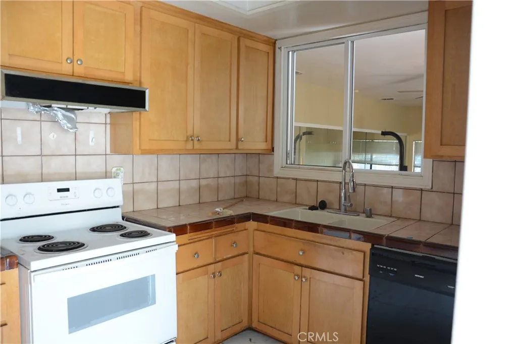2824 Candlewood, Lakewood, California 90712 — photo 4