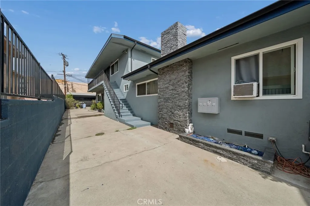 11617 Acacia, Hawthorne, California 90250 — photo 4