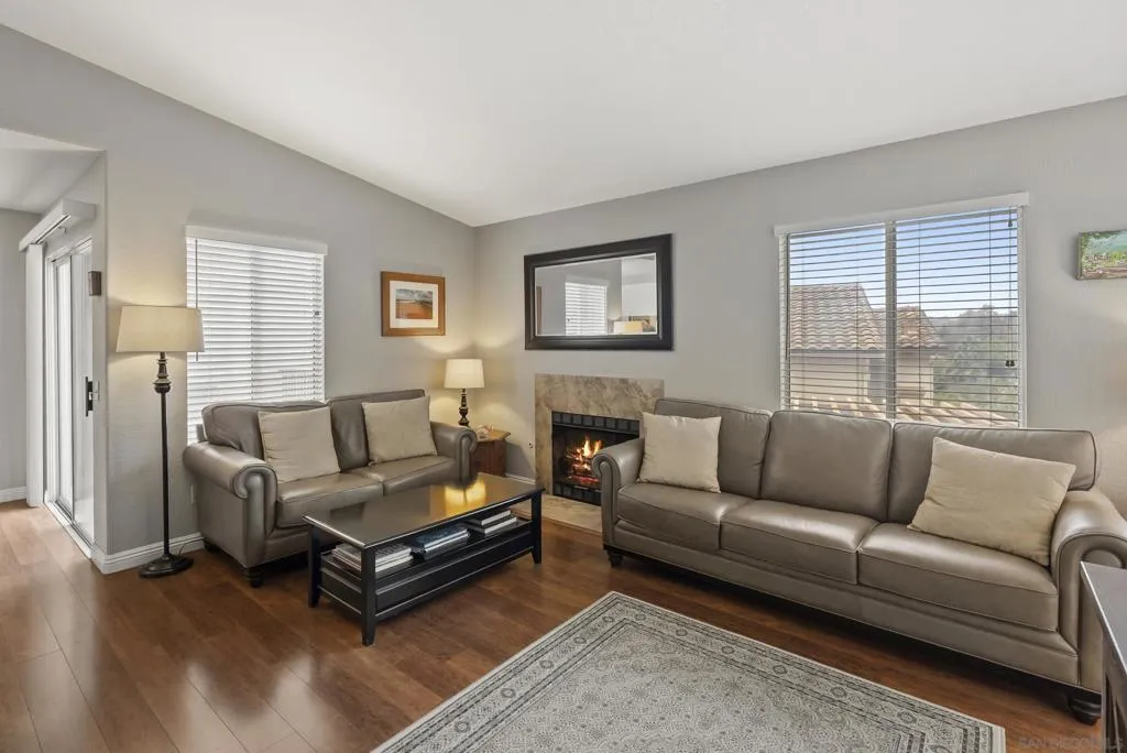 7439 Altiva Pl