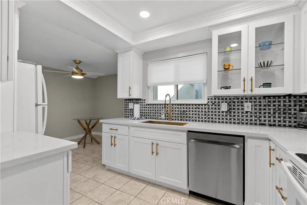 Kitchen large enough for 2 cooks Kitchen large enough for 2 cooks