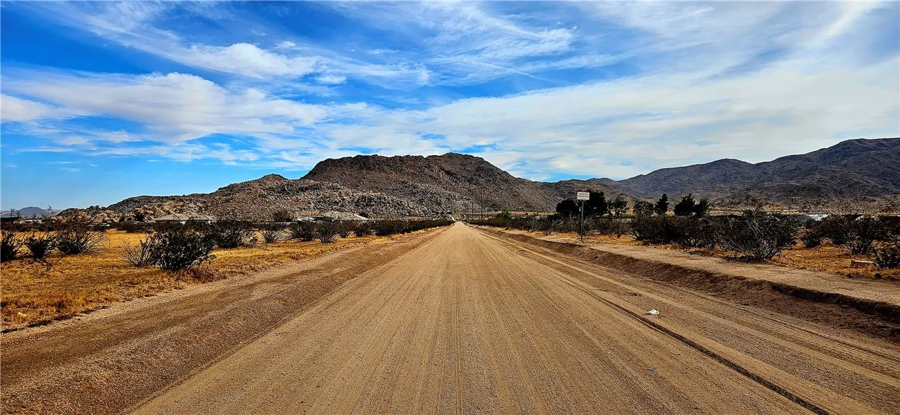 800 Las Tunas Dr., Apple Valley, California 92308 — photo 5