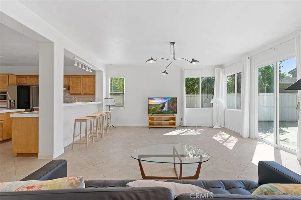 13569 Kiwi, Corona, California 92880 — photo 4