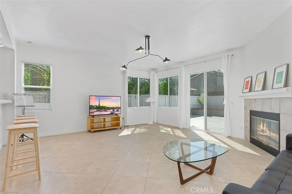 13569 Kiwi, Corona, California 92880 — photo 5