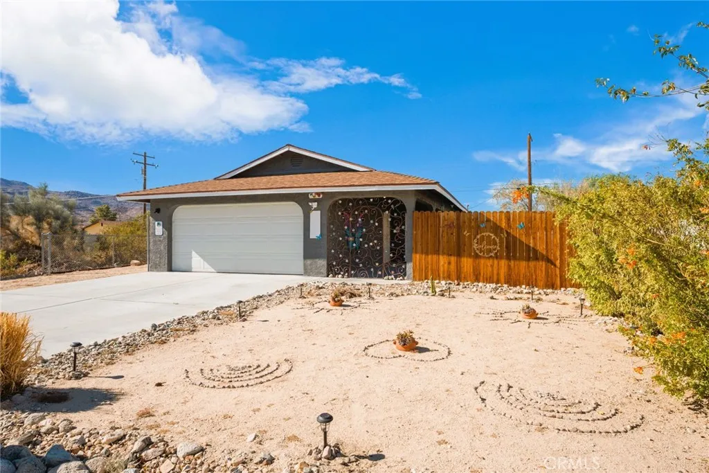 6166 Mariposa Ave