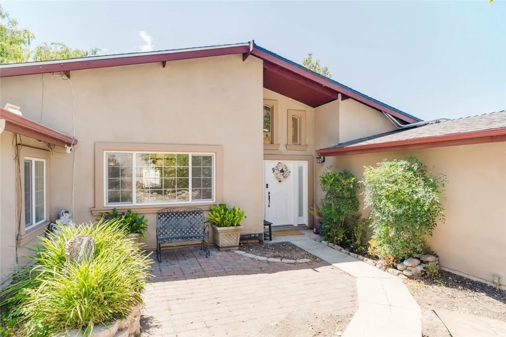 2234 E Hillcrest Dr
