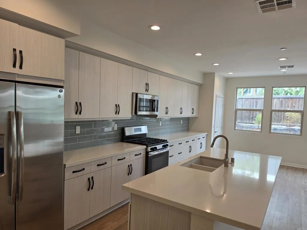 1233 Calle Pomelo 3, Chula Vista, California 91913 — photo 5