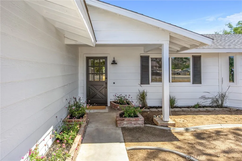 17405 Adobe, Hesperia, California 92345 — photo 5