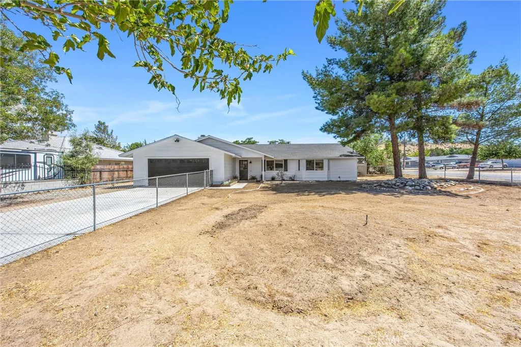 17405 Adobe, Hesperia, California 92345 — photo 4