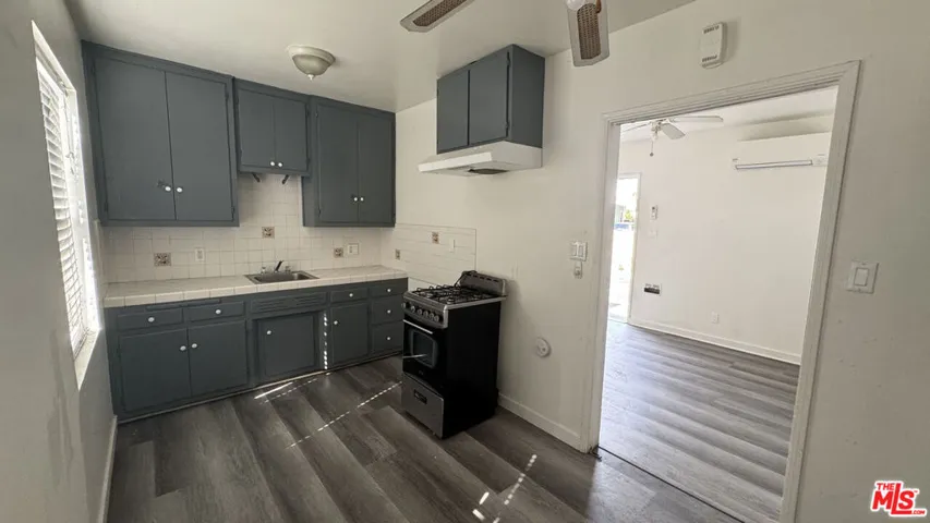 9601 Alexander Avenue 1/2, South Gate, California 90280 — photo 5