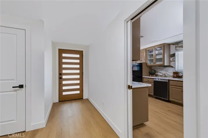 5747 Agnes, Los Angeles, California 91607 — photo 5