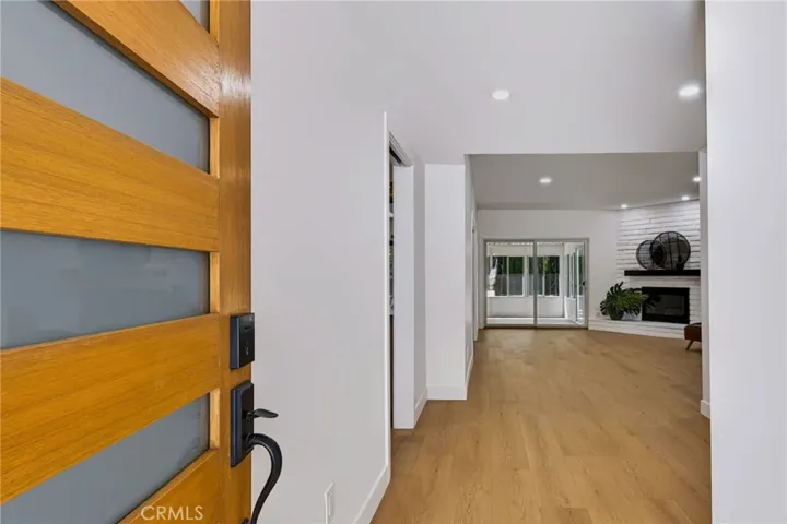 5747 Agnes, Los Angeles, California 91607 — photo 4