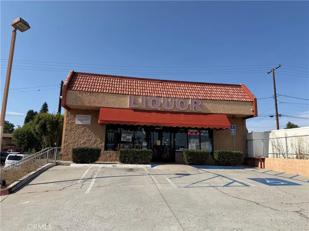 639 W La Habra