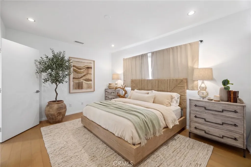 5277 E Ocean, Long Beach, California 90803 — photo 4