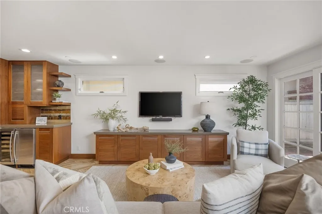 3504 N Poinsettia Avenue, Manhattan Beach, California 90266 — photo 4