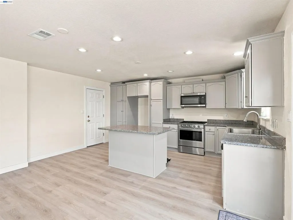 112 Jimno Ave, Pittsburg, California 94565 — photo 4
