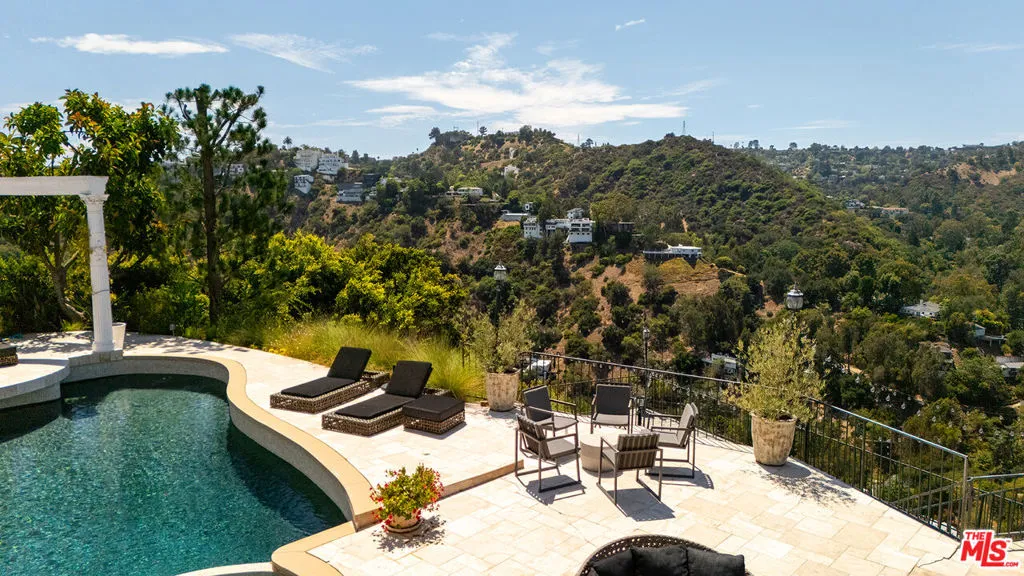 8020 Zeus Drive, Los Angeles, California 90046 — photo 5
