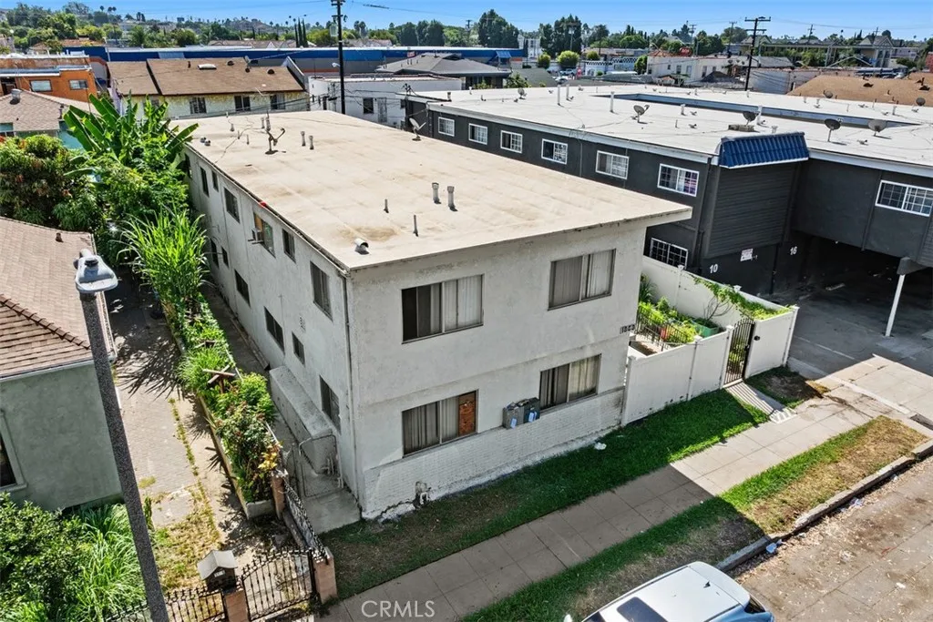 1868 Gardenia Ave