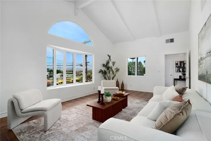 5348 Calatrana Drive, Woodland Hills, California 91364 — photo 5