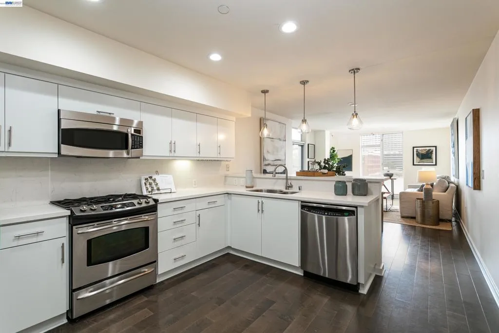 630 Thomas L Berkley Way 619, Oakland, California 94612 — photo 4
