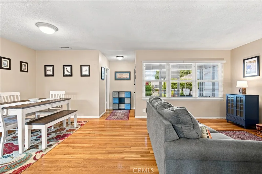 11804 Wilkie, Hawthorne, California 90250 — photo 4