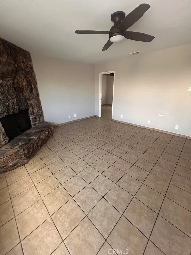 16458 Spruce, Hesperia, California 92345 — photo 5