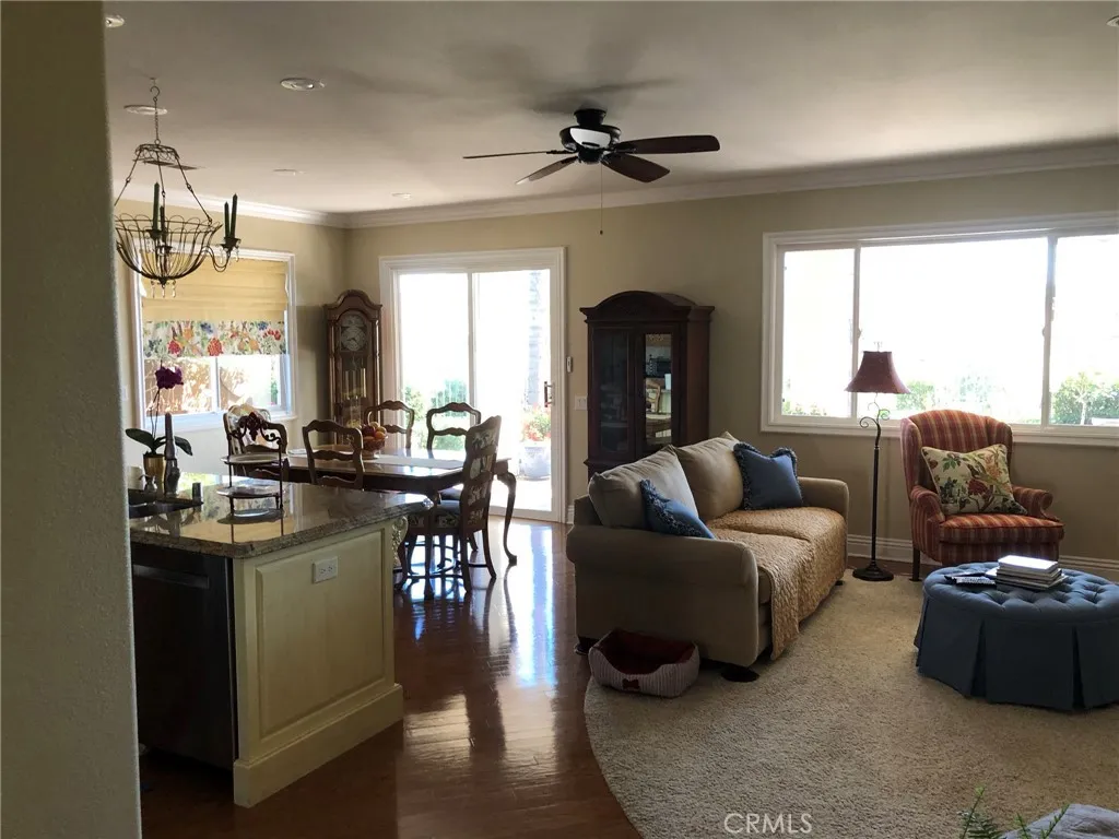 Open kitchen/family room Open kitchen/family room