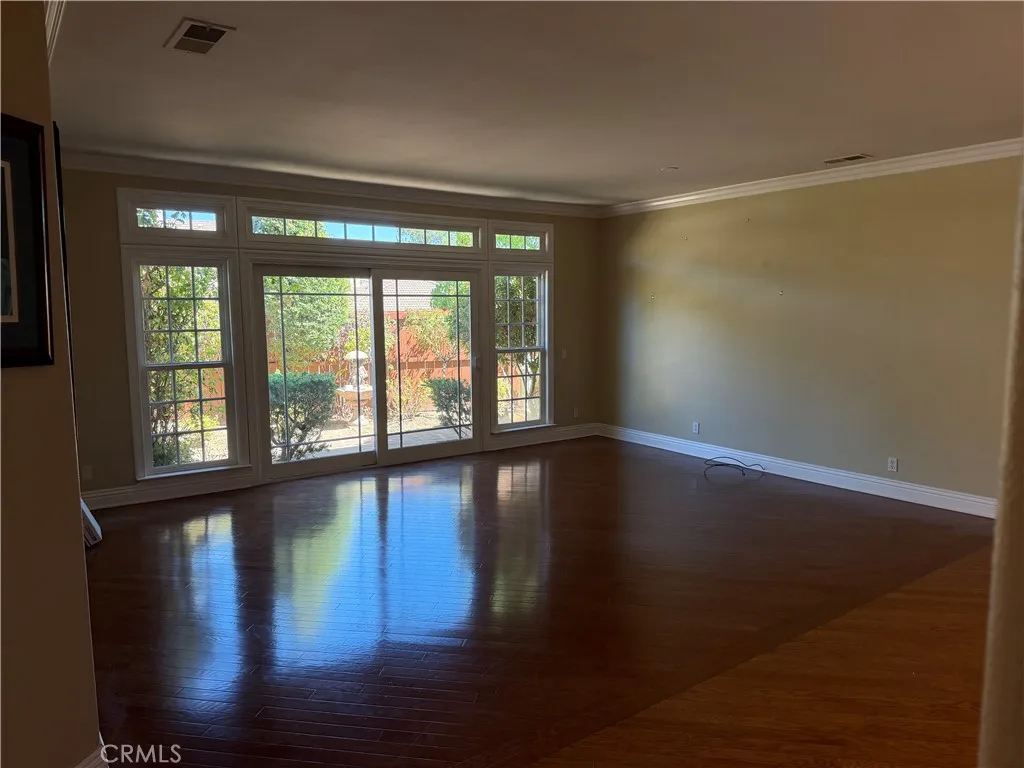Living/dining room Living/dining room