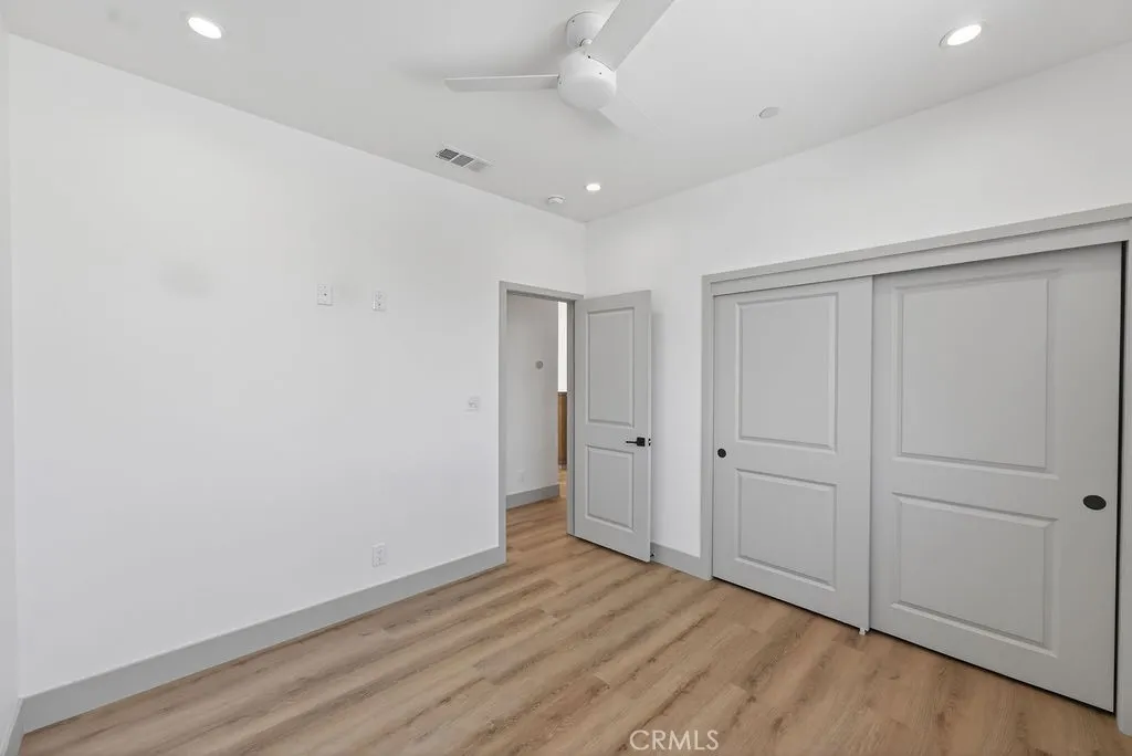 Photos are of the same model/floor plan at a different location and are for illustrative purposes only. Actual finishes, features, and options may vary.