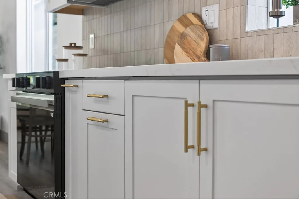 Photos are of the same model/floor plan at a different location and are for illustrative purposes only. Actual finishes, features, and options may vary.