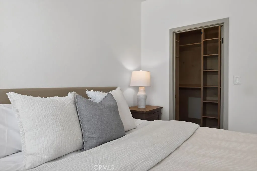 Photos are of the same model/floor plan at a different location and are for illustrative purposes only. Actual finishes, features, and options may vary.