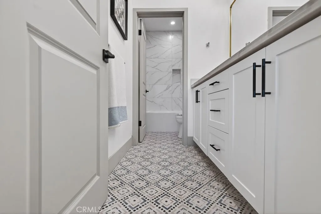 Photos are of the same model/floor plan at a different location and are for illustrative purposes only. Actual finishes, features, and options may vary.