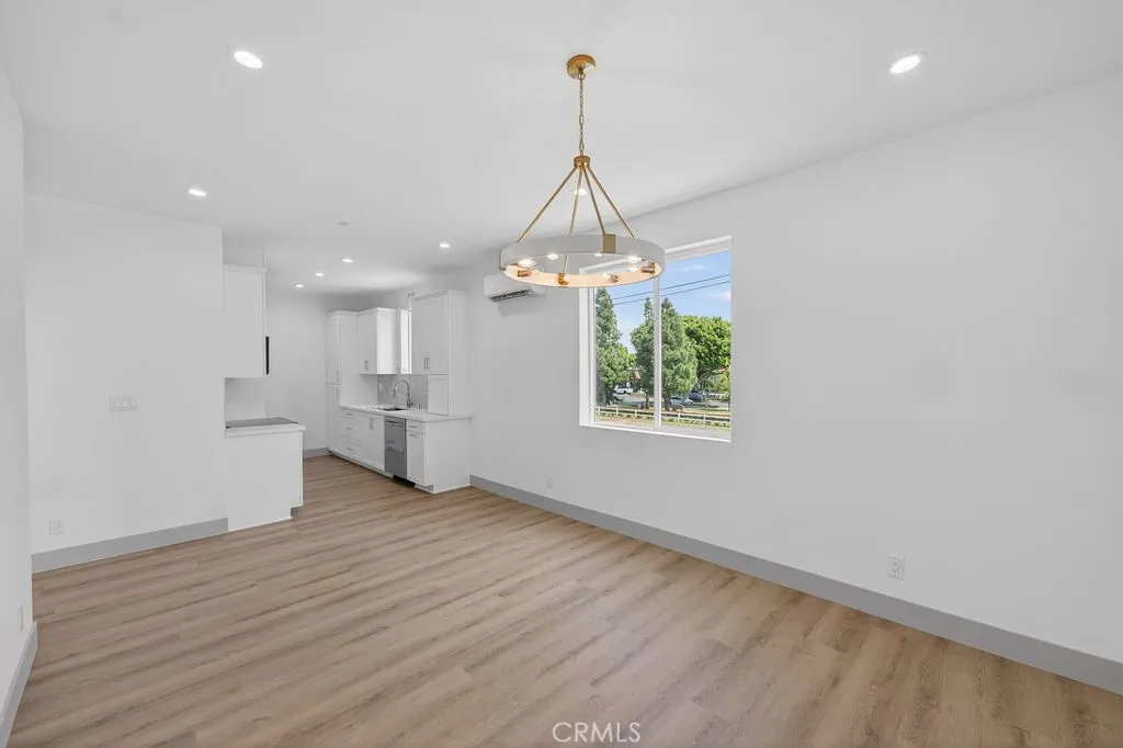 Photos are of the same model/floor plan at a different location and are for illustrative purposes only. Actual finishes, features, and options may vary.