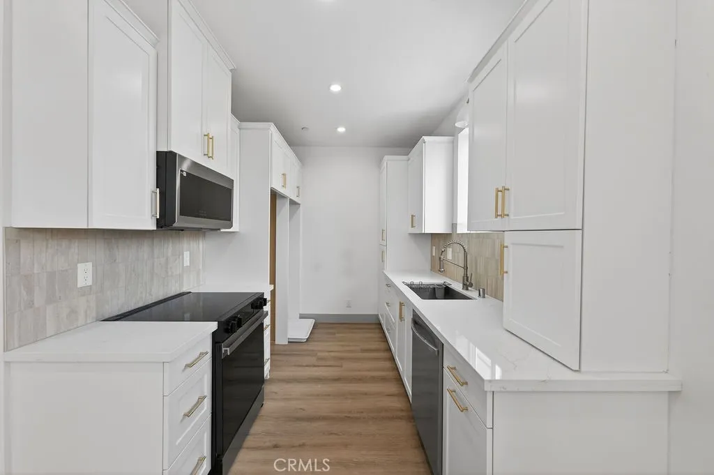 Photos are of the same model/floor plan at a different location and are for illustrative purposes only. Actual finishes, features, and options may vary.