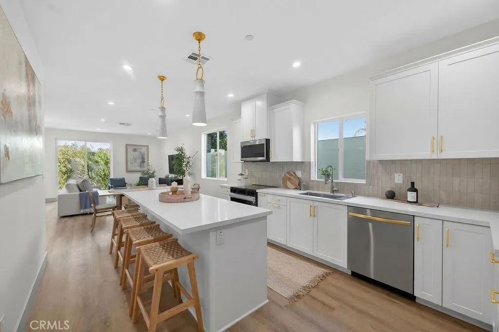 Photos are of the same model/floor plan at a different location and are for illustrative purposes only. Actual finishes, features, and options may vary.
