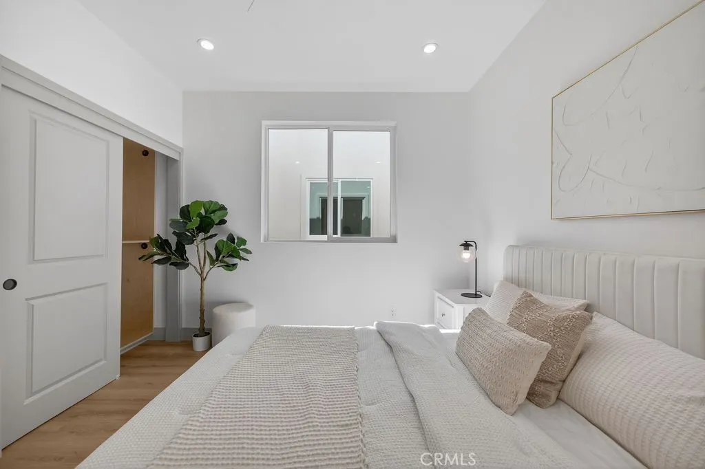 Photos are of the same model/floor plan at a different location and are for illustrative purposes only. Actual finishes, features, and options may vary.
