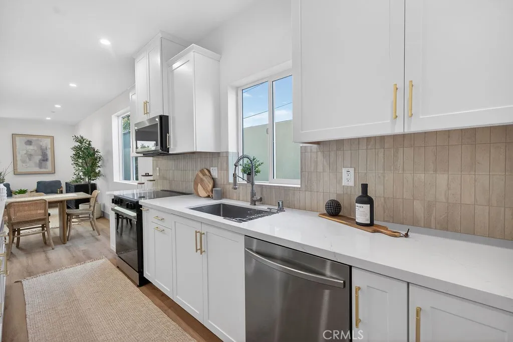 Photos are of the same model/floor plan at a different location and are for illustrative purposes only. Actual finishes, features, and options may vary.