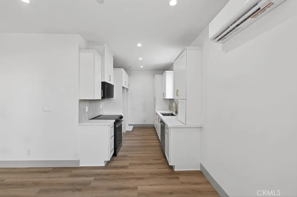 Photos are of the same model/floor plan at a different location and are for illustrative purposes only. Actual finishes, features, and options may vary.
