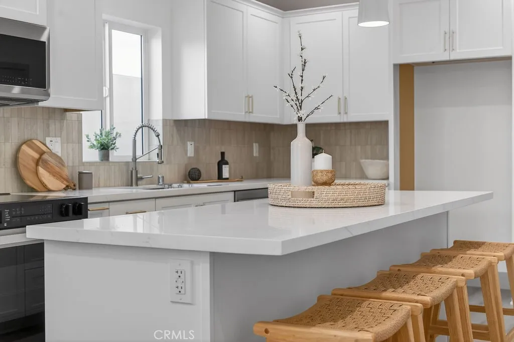 Photos are of the same model/floor plan at a different location and are for illustrative purposes only. Actual finishes, features, and options may vary.