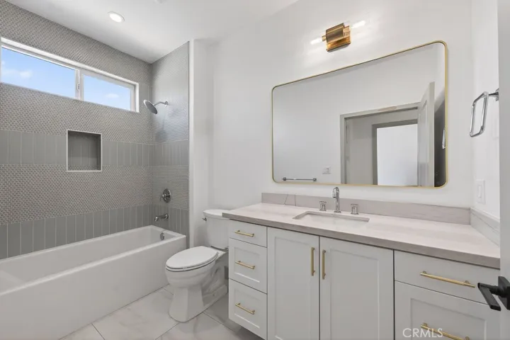 Photos are of the same model/floor plan at a different location and are for illustrative purposes only. Actual finishes, features, and options may vary.