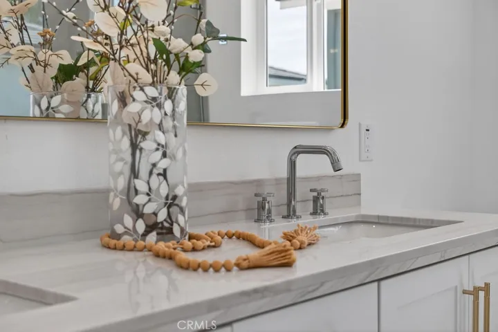 Photos are of the same model/floor plan at a different location and are for illustrative purposes only. Actual finishes, features, and options may vary.