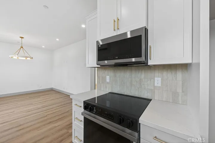 Photos are of the same model/floor plan at a different location and are for illustrative purposes only. Actual finishes, features, and options may vary.
