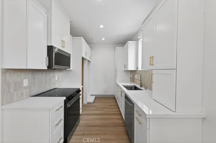 Photos are of the same model/floor plan at a different location and are for illustrative purposes only. Actual finishes, features, and options may vary.