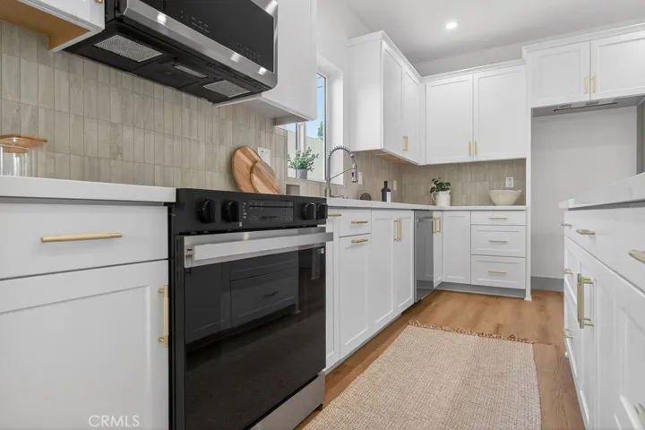 Photos are of the same model/floor plan at a different location and are for illustrative purposes only. Actual finishes, features, and options may vary.