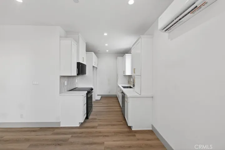 Photos are of the same model/floor plan at a different location and are for illustrative purposes only. Actual finishes, features, and options may vary.