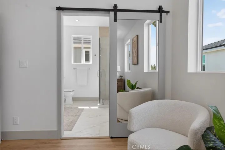 Photos are of the same model/floor plan at a different location and are for illustrative purposes only. Actual finishes, features, and options may vary.