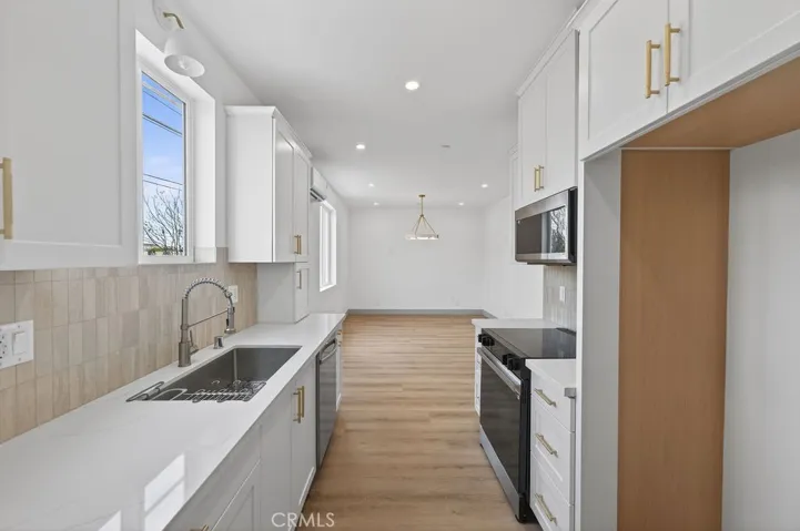 Photos are of the same model/floor plan at a different location and are for illustrative purposes only. Actual finishes, features, and options may vary.